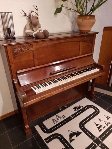 Karel Rovies Piano