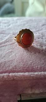 Gouden ring met koraal, Ophalen of Verzenden, Zo goed als nieuw, 17 tot 18, Goud