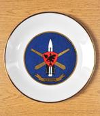 43A - souvenirbord, Verzamelen, Verzenden, Landmacht, Embleem of Badge