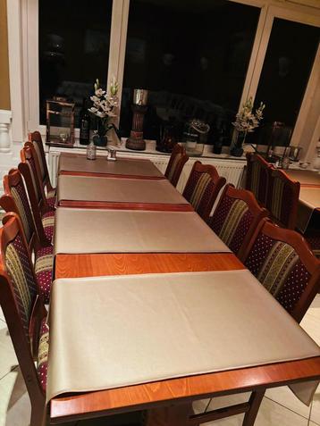 Te koop 34stuk stoelen 3tafel van 6p 4tafel van4p beschikbaar voor biedingen