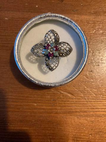 Prachtige zilveren smaragd en robijn ring maat 16