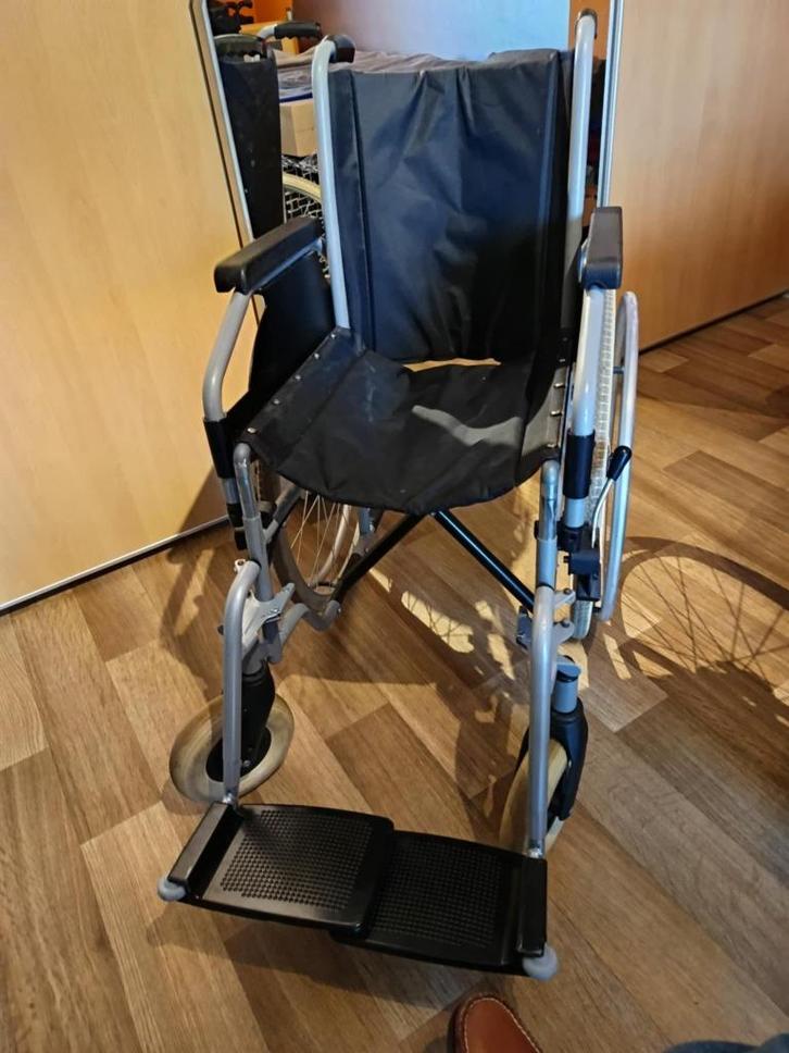 CHAISE ROULANTE PLIABLE N°1, Diversen, Rolstoelen, Gebruikt, Handbewogen rolstoel, Inklapbaar, Ophalen