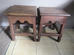 2 anciens tabourets en chêne 34x34 cm ht 44,5 cm bon état, Ophalen