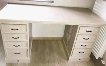 bureau landelijke stijl beschikbaar voor biedingen