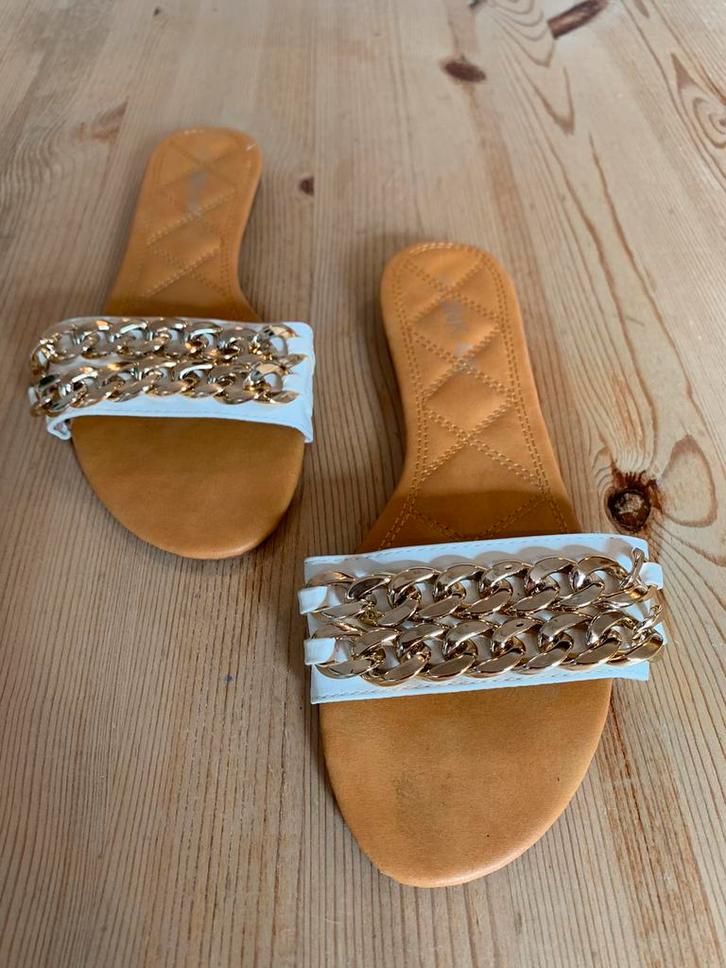 Leuk zittende, mooie muiltjes. Nieuw €20 => NU €5 !!, Kleding | Dames, Schoenen, Zo goed als nieuw, Wit, Ophalen of Verzenden