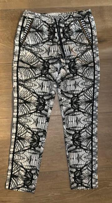 Nieuwe broek maat S beschikbaar voor biedingen