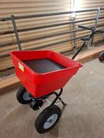 Rode strooiwagen, Tuin en Terras, Overige Tuin en Terras, Ophalen, Zo goed als nieuw