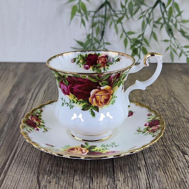 Royal Albert Old Country Roses Dameskop & Schotel, Antiek en Kunst, Antiek | Servies los, Ophalen of Verzenden