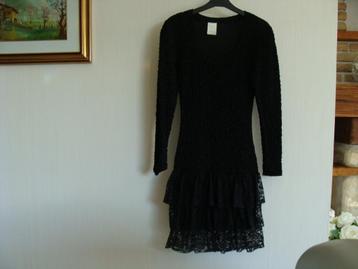 robe noir, le bas en dentelle, taille 1 beschikbaar voor biedingen