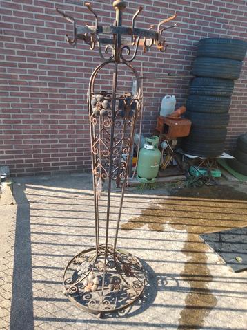Kapstok rek beschikbaar voor biedingen