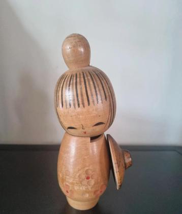 Leuke kokeshi van Sugai Sato (1920-) beschikbaar voor biedingen