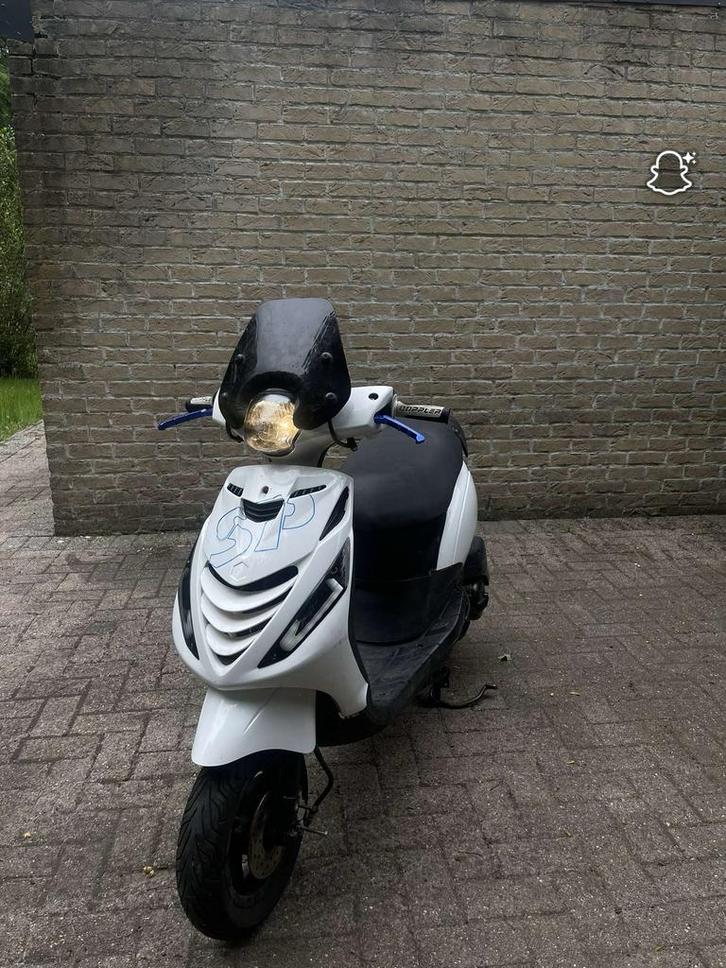zip a klasse 4 takt, Fietsen en Brommers, Scooters | Piaggio, Zo goed als nieuw, Zip, Klasse A (25 km/u), Benzine, Ophalen of Verzenden
