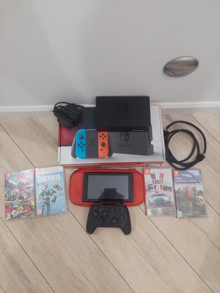 Nintendo switch-console met 4 games, een controller, de stan, Games en Spelcomputers, Spelcomputers | Nintendo Switch, Zo goed als nieuw