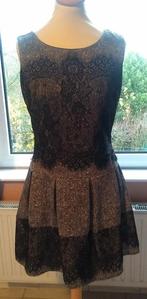grijs zwart kleed met grijs truitje, Kleding | Dames, Jurken, Ophalen of Verzenden, Maat 38/40 (M), Zwart
