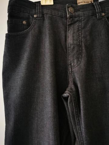 Donker grijze jeans, merk Deer Island, mt W34/FR 44.