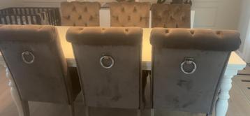 Spotprijs! Witte landelijke eettafel met eetstoelen beschikbaar voor biedingen