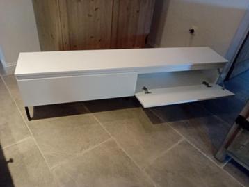 wandkast wit + TV meubel in zelfde stijl Nieuw! beschikbaar voor biedingen