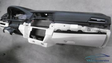 Dashboard BMW 5-serie F10-F11. zwart / oyster beschikbaar voor biedingen