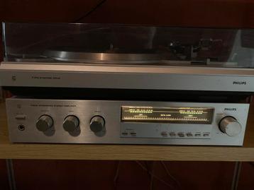 Oude Philips platenspeler + versterker. beschikbaar voor biedingen