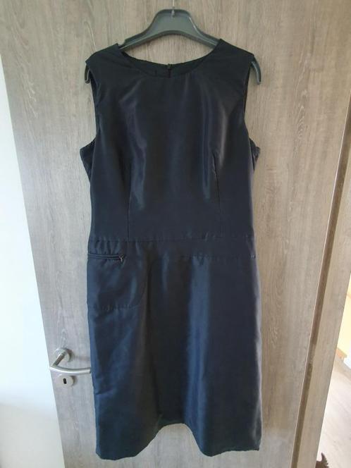 Zwarte jurk Prada It 48, Kleding | Dames, Jurken, Maat 42/44 (L), Zwart, Onder de knie, Ophalen of Verzenden