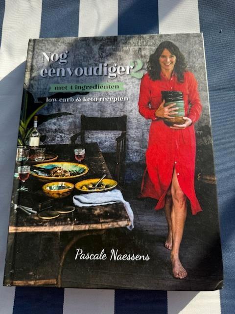 Pascale Naessens boek : Nog eenvoudiger 2 met 4 ingrediënten, Boeken, Kookboeken, Zo goed als nieuw, Ophalen