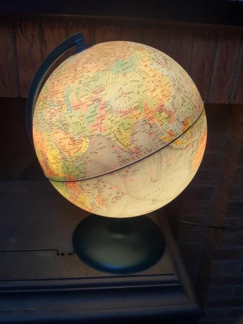 Globe terrestre avec lampe, Maison & Meubles, Accessoires pour la Maison | Globes, Utilisé, Interactif, Lumineux, Enlèvement