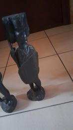 2 afrikaanse beeldjes, Ophalen