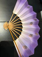 Japanse vintage waaier met paarse gradiënt en gouden vis, Antiek en Kunst, Verzenden