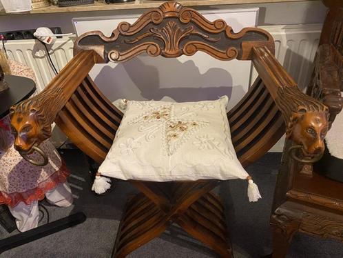 Savonarola stoel ingelegde leeuwen massief houten leeuwenkop, Antiek en Kunst, Antiek | Meubels | Stoelen en Sofa's, Ophalen of Verzenden