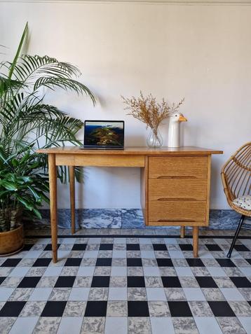 Vintage midcentury bureau | werkplek | retro beschikbaar voor biedingen