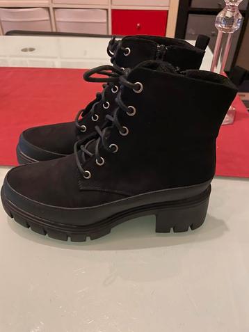 Bottine haute beschikbaar voor biedingen