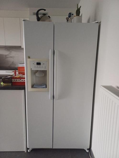 witte, Amerikaanse frigo, Elektronische apparatuur, Koelkasten en IJskasten, Gebruikt, Met aparte vriezer, 200 liter of meer, Ophalen