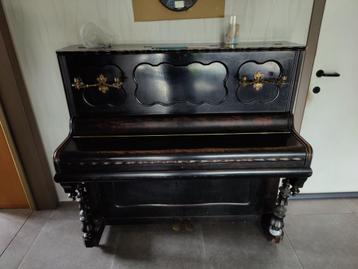 antieke piano beschikbaar voor biedingen
