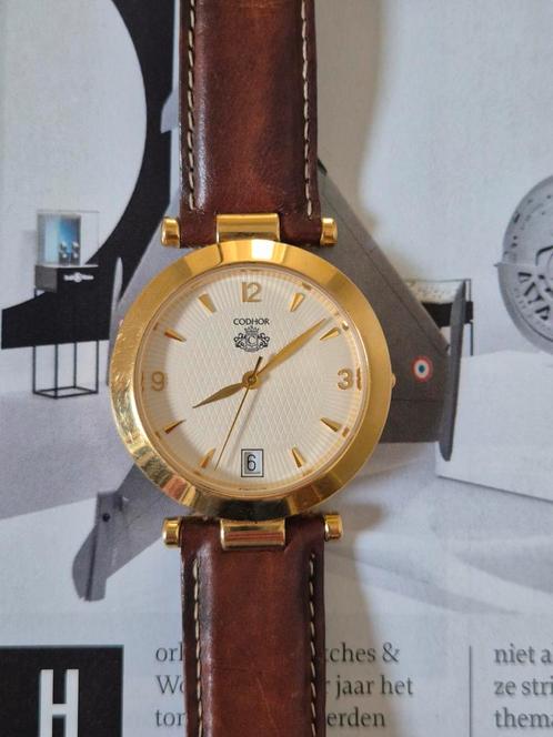 Horloge Codhor, goudkleur, lederen band, datum verzameling, Handtassen en Accessoires, Horloges | Dames, Gebruikt, Polshorloge