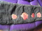 Grote zwarte handdoek met 4 rozen van parfum Victorio and Lu, Huis en Inrichting, Ophalen of Verzenden, Zo goed als nieuw, Zwart