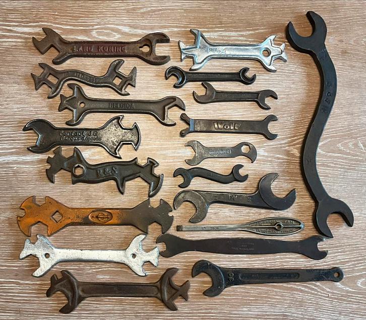 Oud gereedschap Tractoren landbouwalaam spoorwegen motoren, Antiek en Kunst, Antiek | Gereedschap en Instrumenten, Ophalen of Verzenden