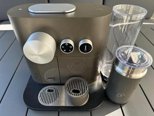« Nespresso Expert&Milk » - café, Elektronische apparatuur, Koffiezetapparaten, Zo goed als nieuw, Koffiepads en cups, Afneembaar waterreservoir