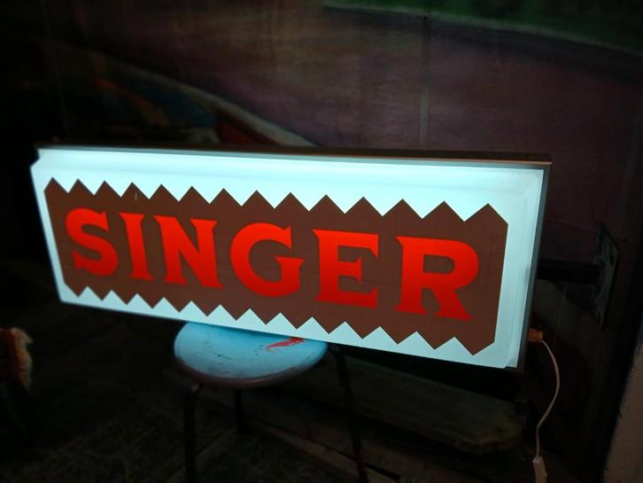 Lichtbak SINGER naaimachines lichtreclame geen neon., Verzamelen, Merken en Reclamevoorwerpen, Zo goed als nieuw, Ophalen of Verzenden