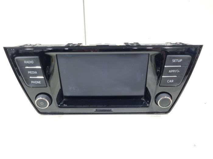 Radio d'un Skoda Fabia, Autos : Pièces & Accessoires, Électronique & Câbles, Skoda, Utilisé, 3 mois de garantie, Enlèvement ou Envoi