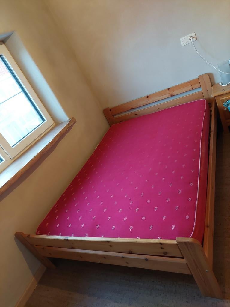 Lit 140x200 cm avec matelas, Maison & Meubles, Chambre à coucher | Lits, Utilisé, 140 cm, 200 cm, Bois, Enlèvement