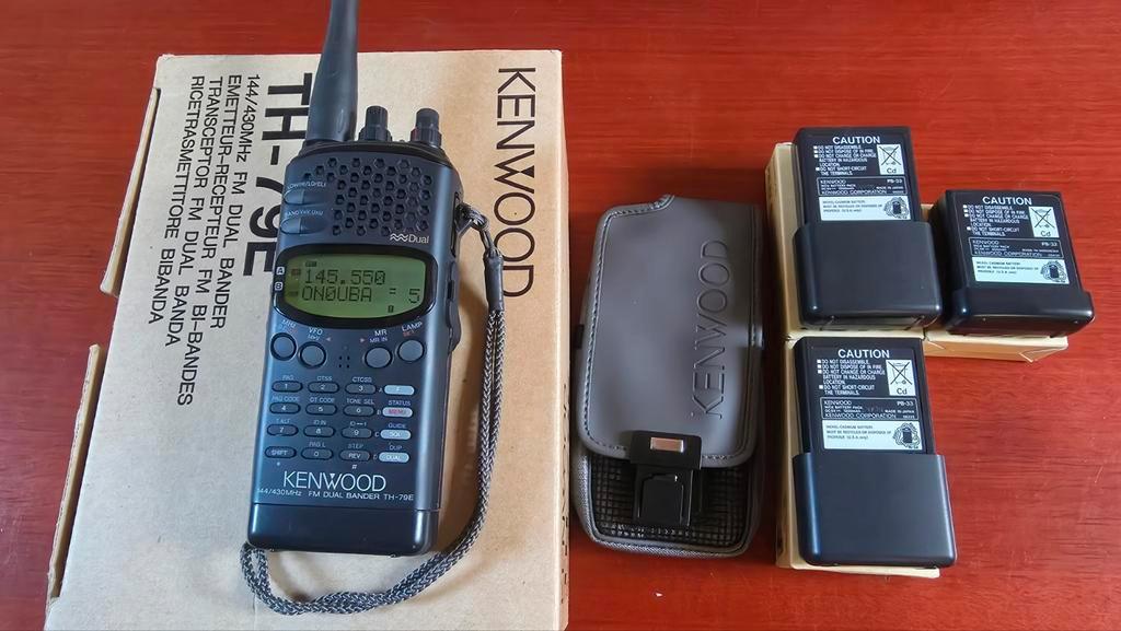 ② Kenwood TM-733 & TH-79E set — Zenders en Ontvangers — 2dehands
