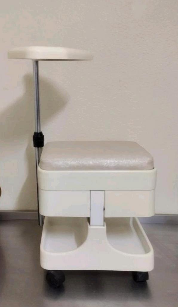 Stevige krukstoel voor manicure Tablets en wielen, Huis en Inrichting, Barkrukken, Gebruikt, 30 tot 60 cm, Kunststof, Metaal, 1 kruk