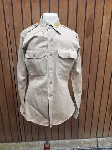 WWII - LIQUIDATION - chemise US tan kaki d'un capitaine  beschikbaar voor biedingen