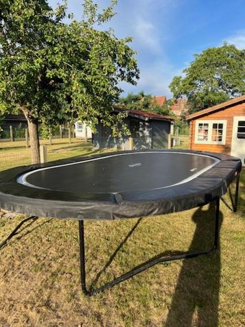 Berg Grand Champion 520 trampoline beschikbaar voor biedingen