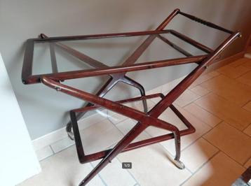 Elegante barwagen van hout en glas Italië, jaren 1950 beschikbaar voor biedingen