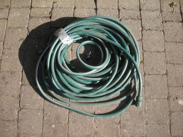 Tuinslang met koppelstukken beschikbaar voor biedingen