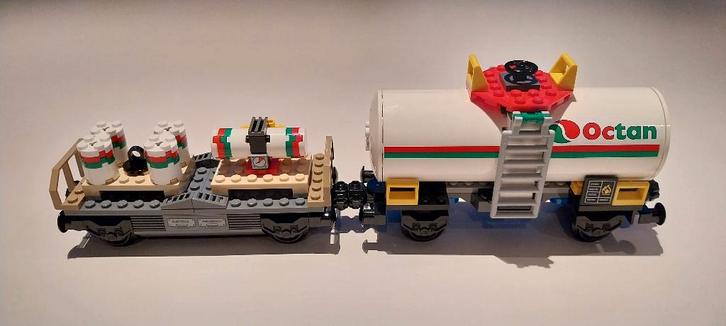 Lego trein: octan tankwagon + wagon met 2 octan palletten, Enfants & Bébés, Jouets | Duplo & Lego, Comme neuf, Lego, Ensemble complet