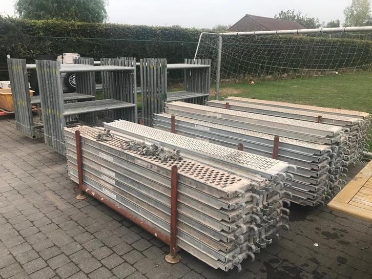 100m2 stelling met 40 ijzeren vloeren!!, Doe-het-zelf en Bouw, Steigers, Zo goed als nieuw, Gevelsteiger, 5 meter of hoger, Ophalen