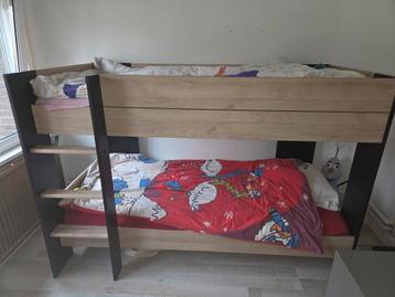 mooi degelijk stapelbed beschikbaar voor biedingen