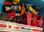 Bak met plastieken autootjes, Kinderen en Baby's, Speelgoed |Speelgoedvoertuigen, Ophalen of Verzenden, Gebruikt